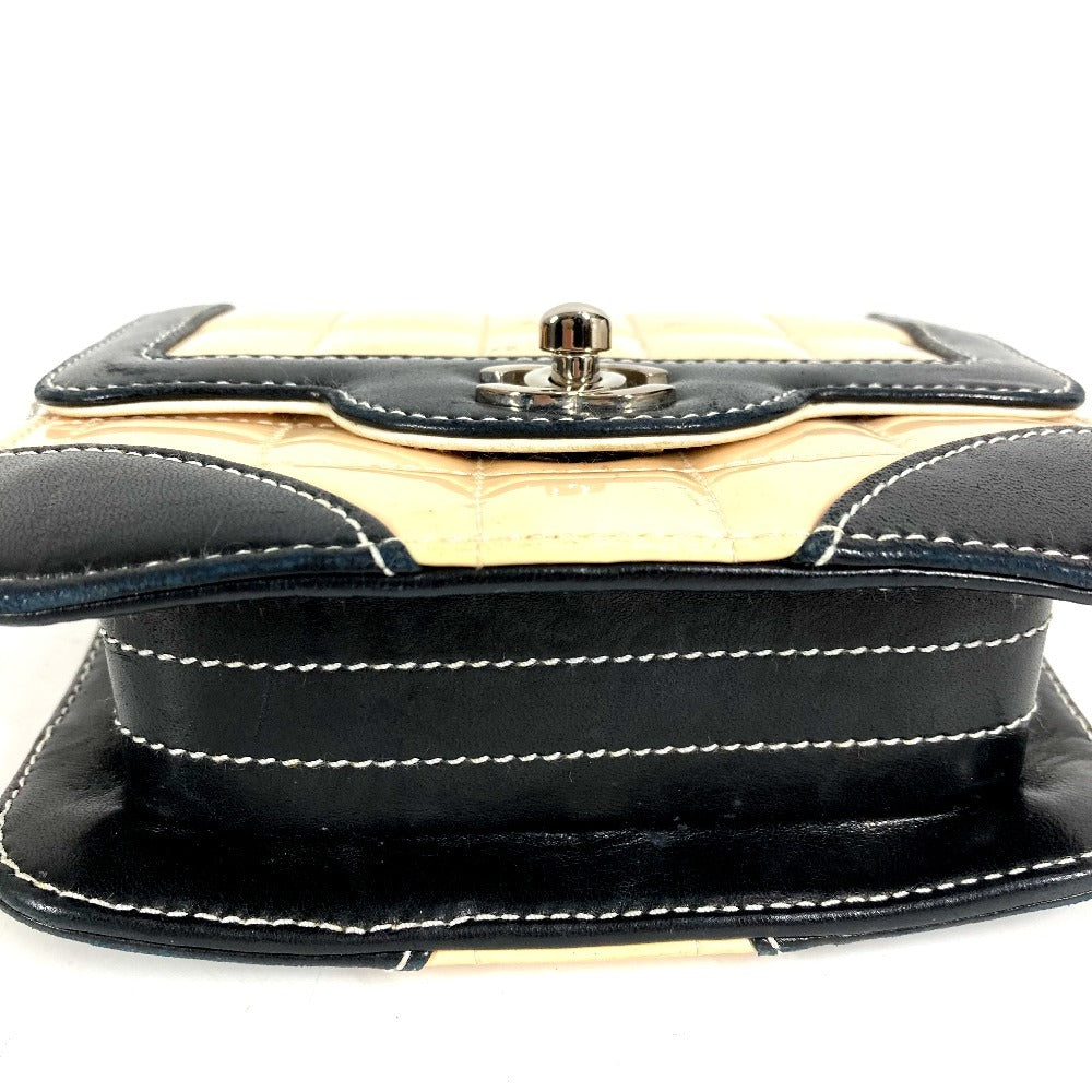CHANEL CC ココマーク ロゴ ミニ マトラッセ ミニマトラッセ チョコバー カバン チェーンバッグ 斜め掛け フラップ ショルダーバッグ パテントレザー レディース ホワイト