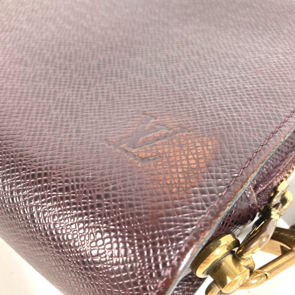LOUIS VUITTON M30186 กระเป๋าคลัทช์คาดไหล่รุ่นไทก้า ไบคาล กระเป๋าถือรุ่นไทก้า หนังไทก้า สำหรับทุกเพศ สีอะกาจู ม่วง