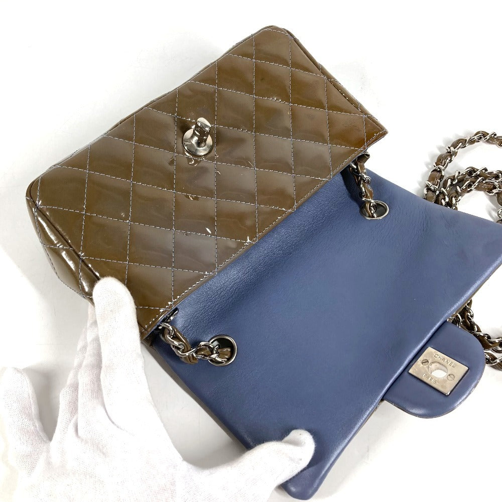 CHANEL ミニマトラッセ CC ココマーク ロゴ キルティング マトラッセ カバン 斜め掛け フラップ チェーンバッグ ポシェット ショルダーバッグ パテントレザー ユニセックス カーキ