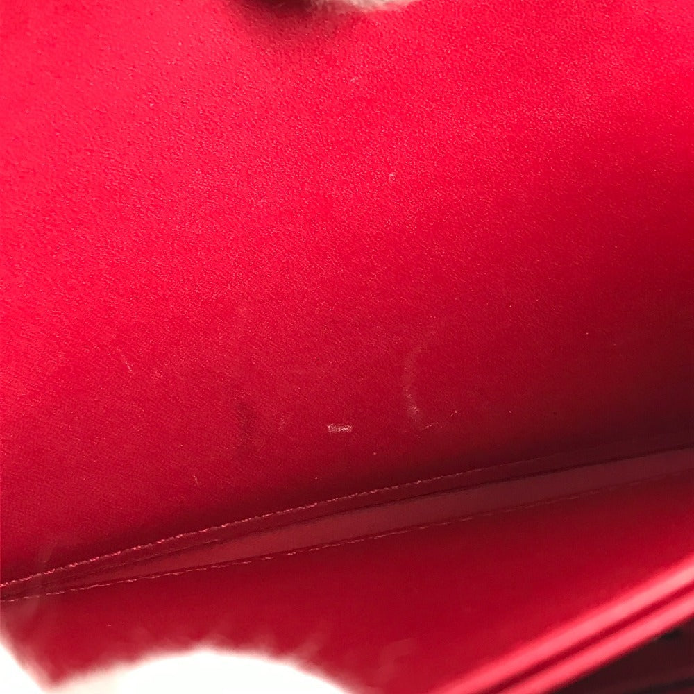 LOUIS VUITTON M91572 Vernis Dot Infinity Zippy Wallet, a collaboration with Yayoi Kusama. This long wallet is made of patent leather and is available in red.