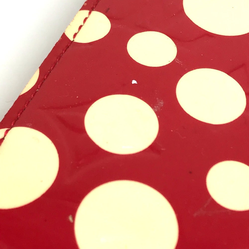LOUIS VUITTON M91572 Vernis Dot Infinity Zippy Wallet, a collaboration with Yayoi Kusama. This long wallet is made of patent leather and is available in red.