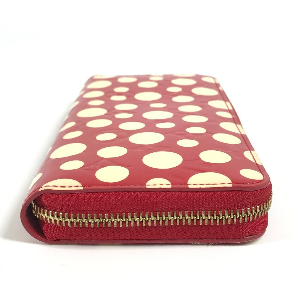 LOUIS VUITTON M91572 Vernis Dot Infinity Zippy Wallet, a collaboration with Yayoi Kusama. This long wallet is made of patent leather and is available in red.