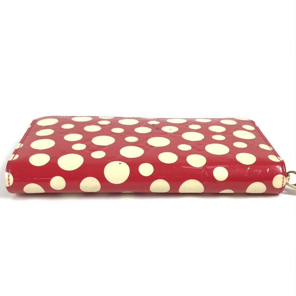 LOUIS VUITTON M91572 Vernis Dot Infinity Zippy Wallet, a collaboration with Yayoi Kusama. This long wallet is made of patent leather and is available in red.