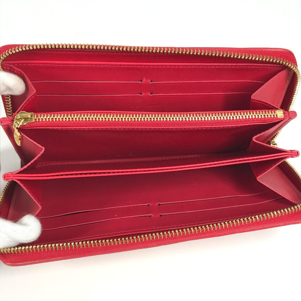 LOUIS VUITTON M91572 Vernis Dot Infinity Zippy Wallet, a collaboration with Yayoi Kusama. This long wallet is made of patent leather and is available in red.