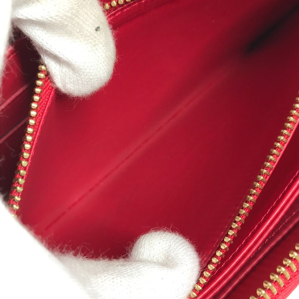 LOUIS VUITTON M91572 Vernis Dot Infinity Zippy Wallet, a collaboration with Yayoi Kusama. This long wallet is made of patent leather and is available in red.