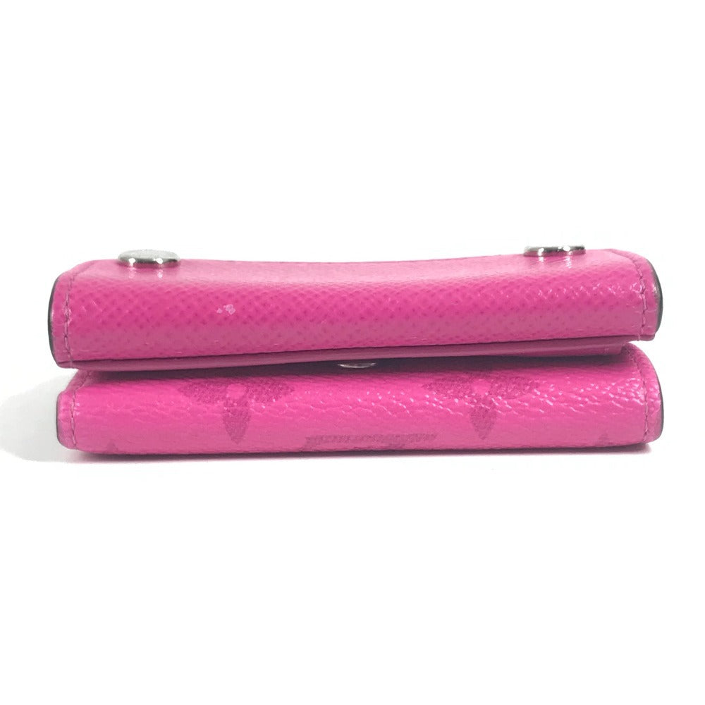 LOUIS VUITTON M30773 Taiga Rama Discovery Compact Wallet, a tri-fold wallet in Taiga leather, unisex, pink.