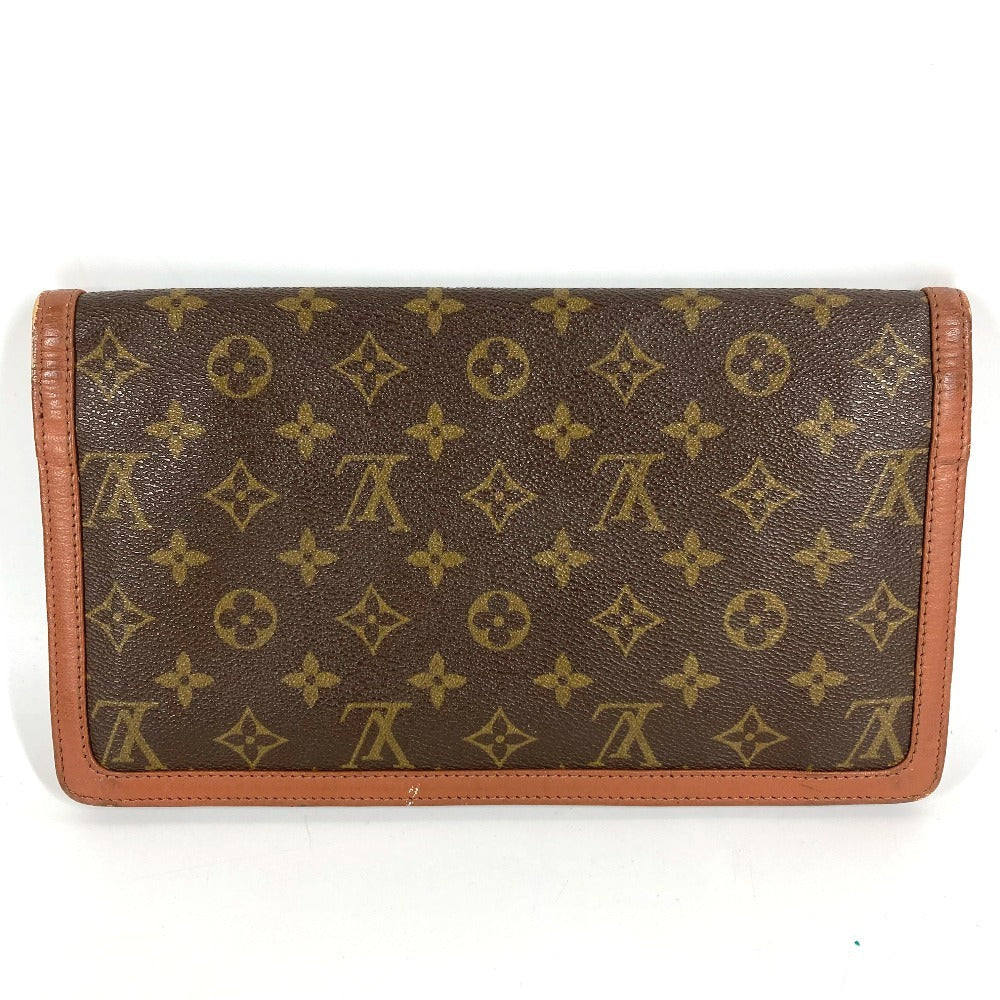LOUIS VUITTON M51810 Monogram Pochette Dame GM. This unisex Monogram canvas Pochette Dame GM clutch bag is perfect as a pouch or second bag. It's brown and unisex.