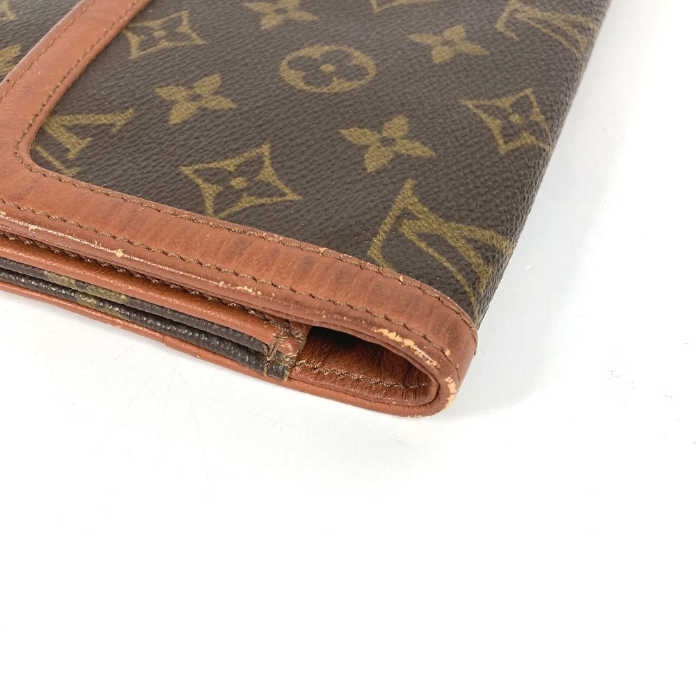 LOUIS VUITTON M51810 Monogram Pochette Dame GM. This unisex Monogram canvas Pochette Dame GM clutch bag is perfect as a pouch or second bag. It's brown and unisex.