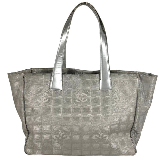 CHANEL A15991 CC ココマーク ロゴ ニュートラベルライン MM　ニュートラベルラインMM ショルダーバック カバン 肩掛け トートバッグ ナイロンキャンバス ユニセックス シルバー