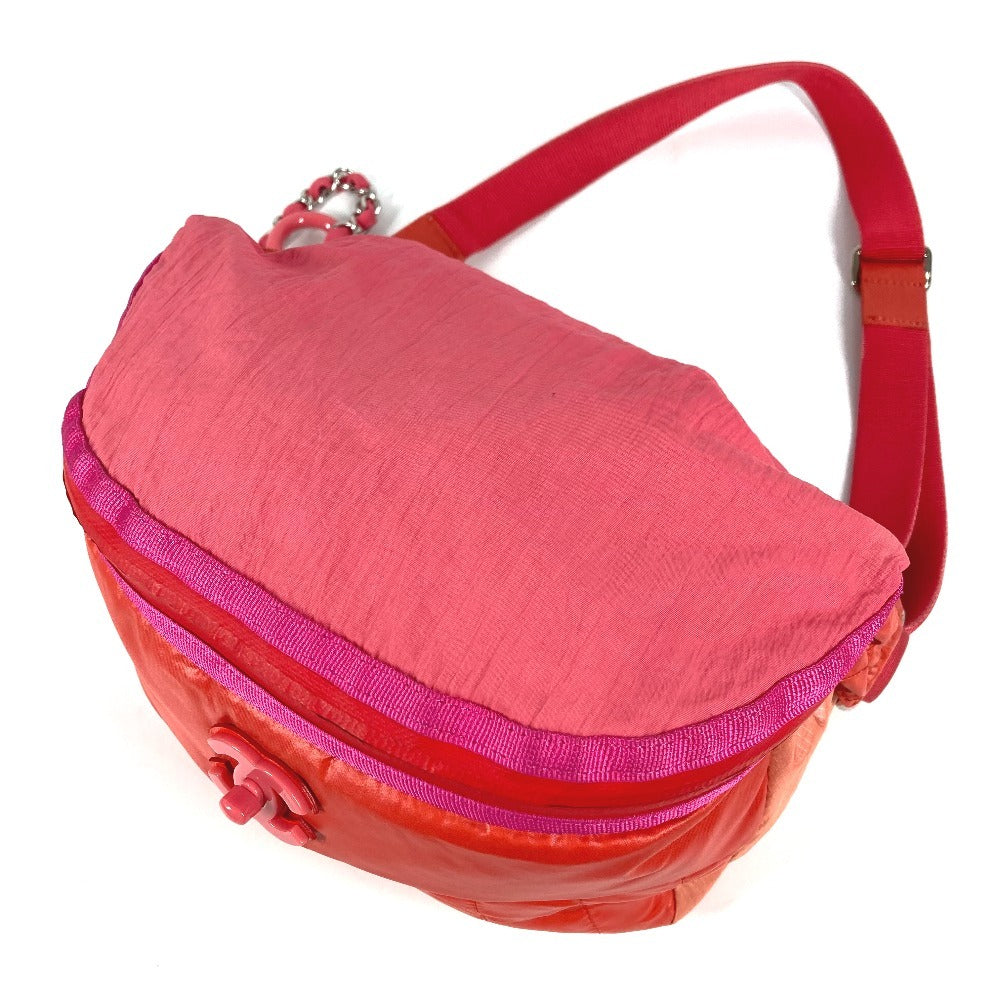 CHANEL AS0431 チェーン カラビナ付き CC ココマーク ロゴ バイカラー カバン ベルトバッグ ウエストバッグ ウエストポーチ ボディバッグ ナイロン レディース ピンク
