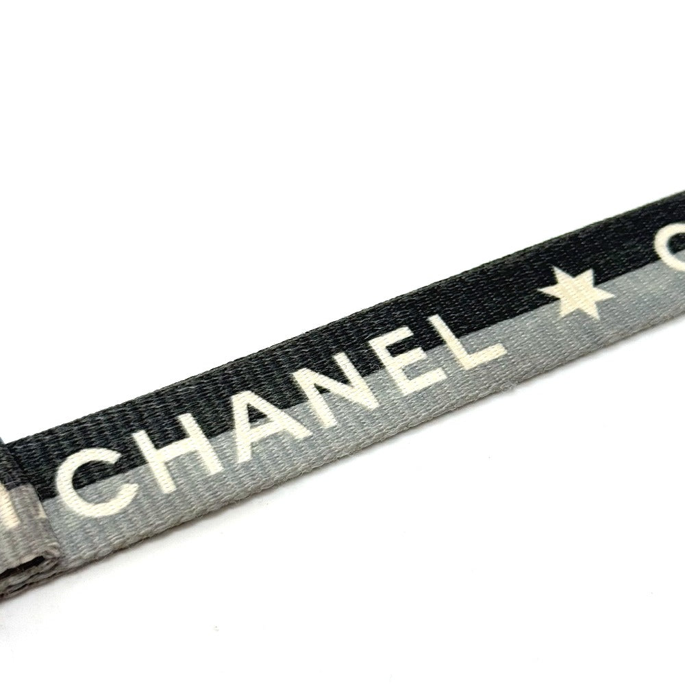CHANEL 01P ロゴ ネックストラップ ネックホルダー 雑貨 小物 首掛け ネックレス キャンバス レディース グレー